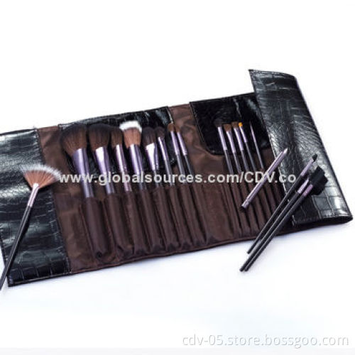18-piece professional makeup brush sets, made of wooden handle and aluminum ferrule with nylon hair
